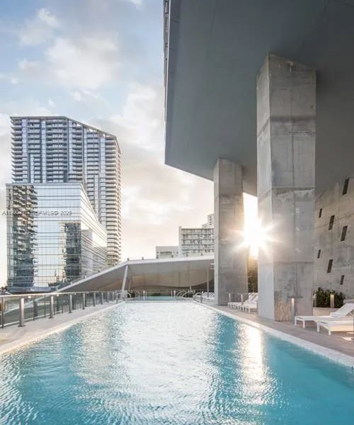 68 SE 6th St #3711 Miami, FL 33131