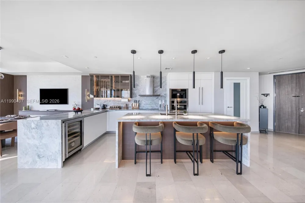 68 SE 6th St #3711 Miami, FL 33131