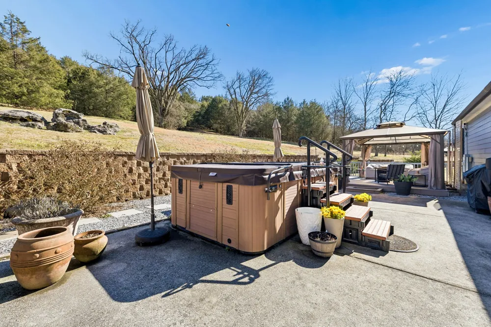4556 Gossburg Rd Beechgrove, TN 37018