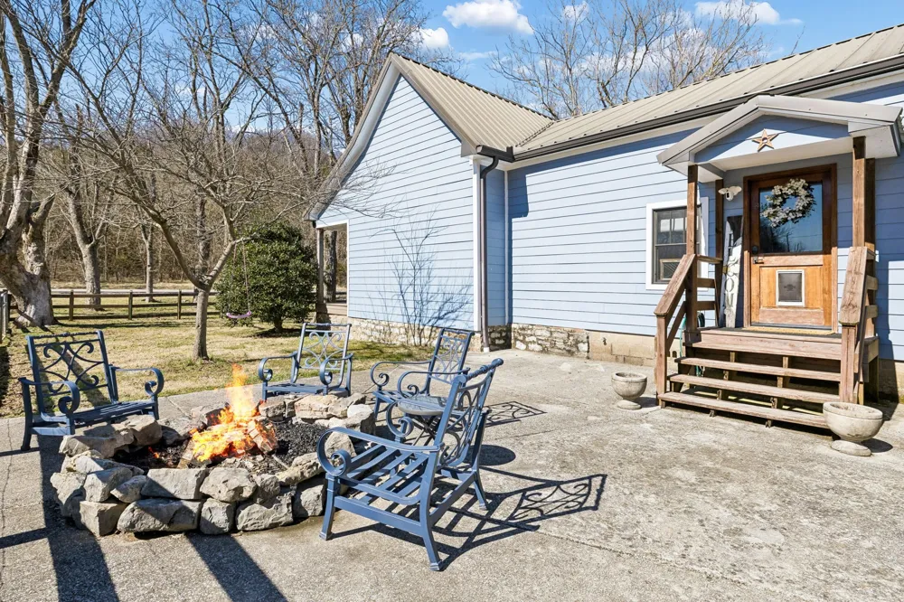 4556 Gossburg Rd Beechgrove, TN 37018