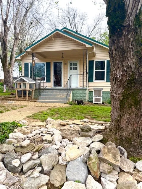 910 College St W