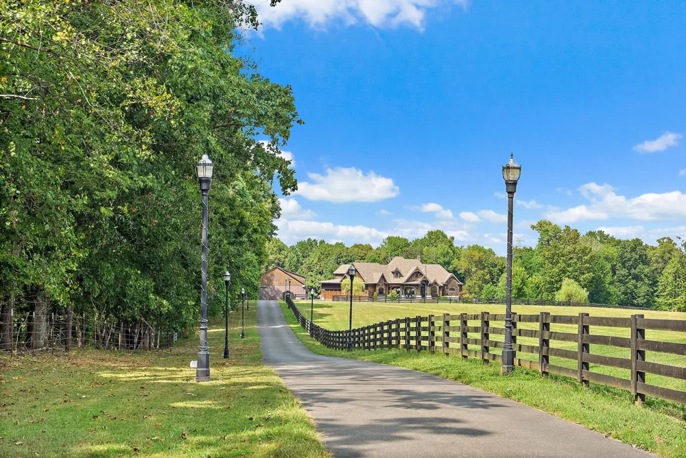 6704 Highway 52 W Lafayette, TN 37083