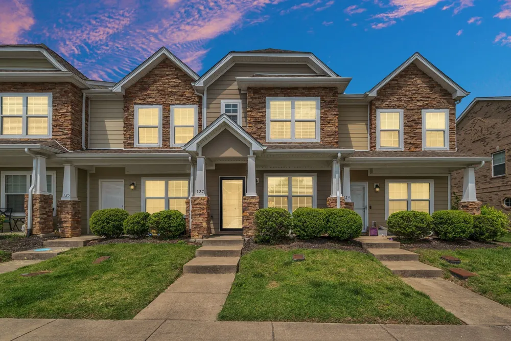 127 Cobblestone Place Dr Goodlettsville, TN 37072