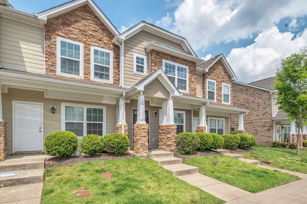 127 Cobblestone Place Dr Goodlettsville, TN 37072