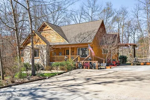 499 Hemlock Lane