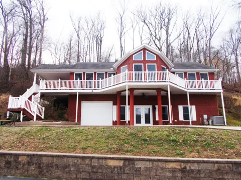 696 Stirling Rd