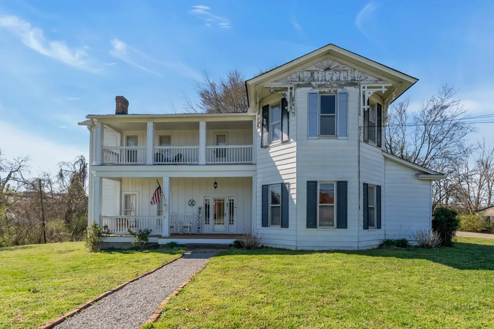 111 College Ave Centerville, TN 37033