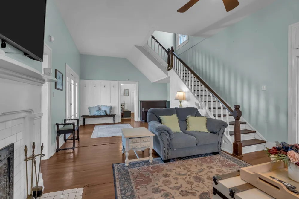 111 College Ave Centerville, TN 37033