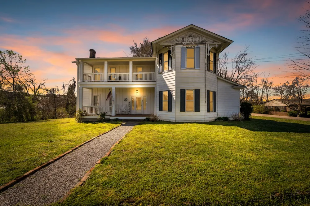 111 College Ave Centerville, TN 37033