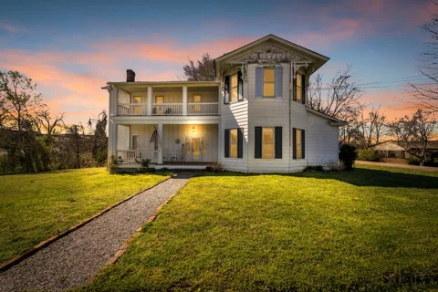 111 College Ave