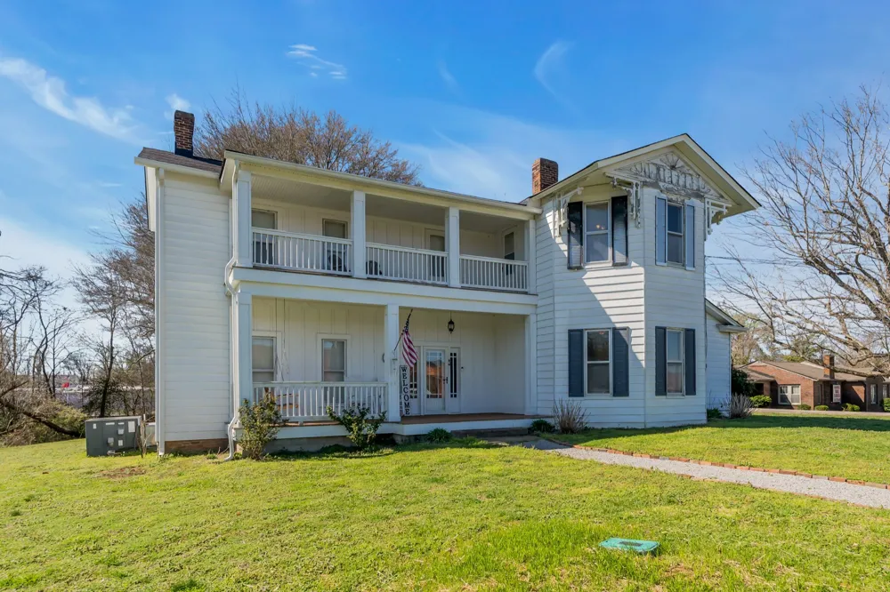111 College Ave Centerville, TN 37033