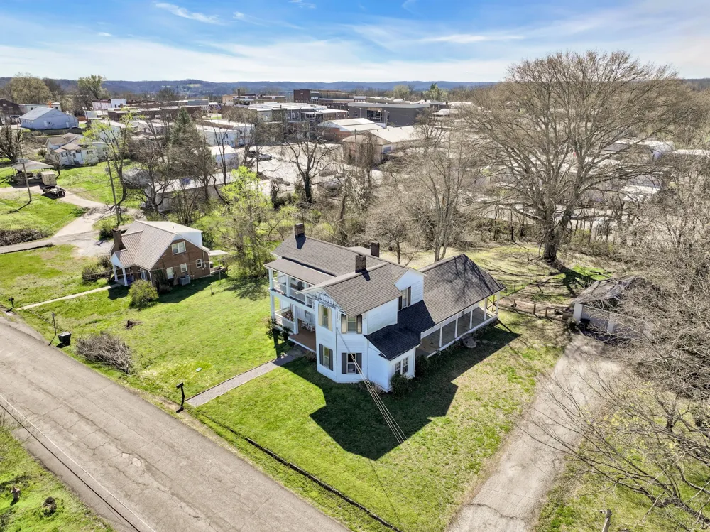 111 College Ave Centerville, TN 37033