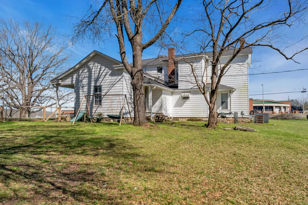 111 College Ave Centerville, TN 37033