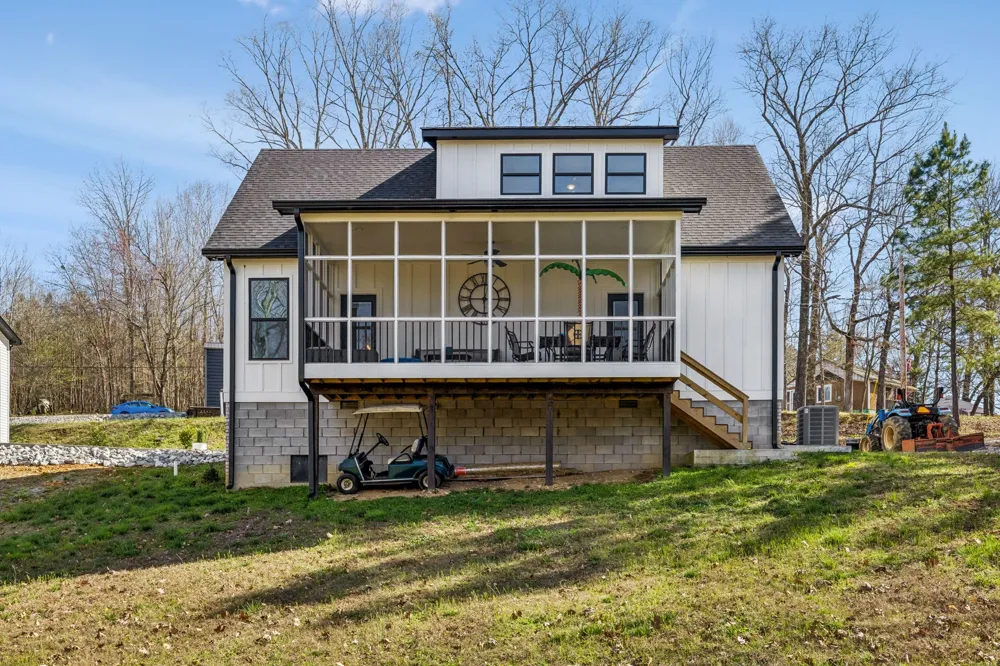 1602 White Oak Rd Stewart, TN 37175