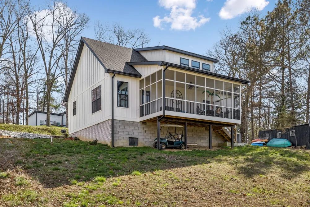 1602 White Oak Rd Stewart, TN 37175