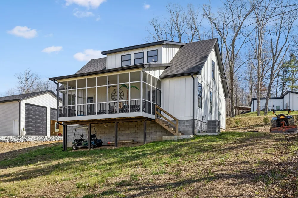 1602 White Oak Rd Stewart, TN 37175