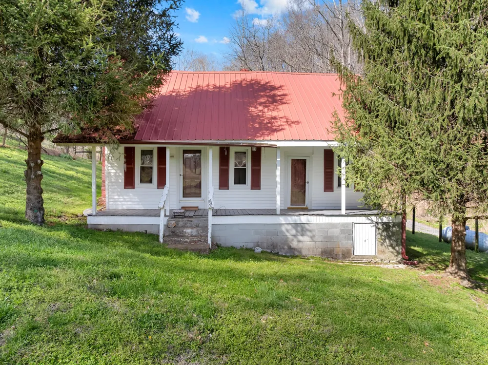 546 Womack Hollow Rd Liberty, TN 37095