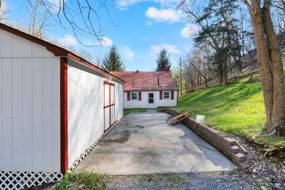 546 Womack Hollow Rd Liberty, TN 37095