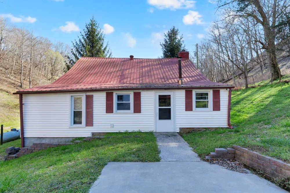 546 Womack Hollow Rd Liberty, TN 37095