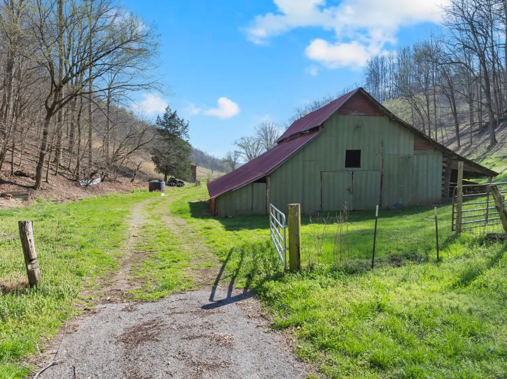 546 Womack Hollow Rd Liberty, TN 37095