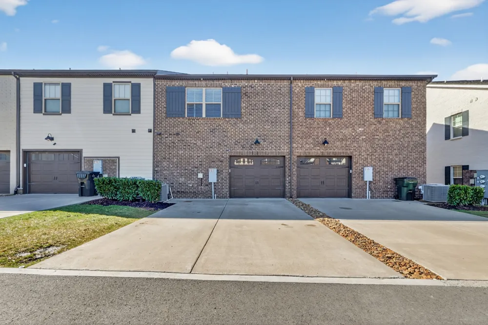 233 Claremont Ct Gallatin, TN 37066