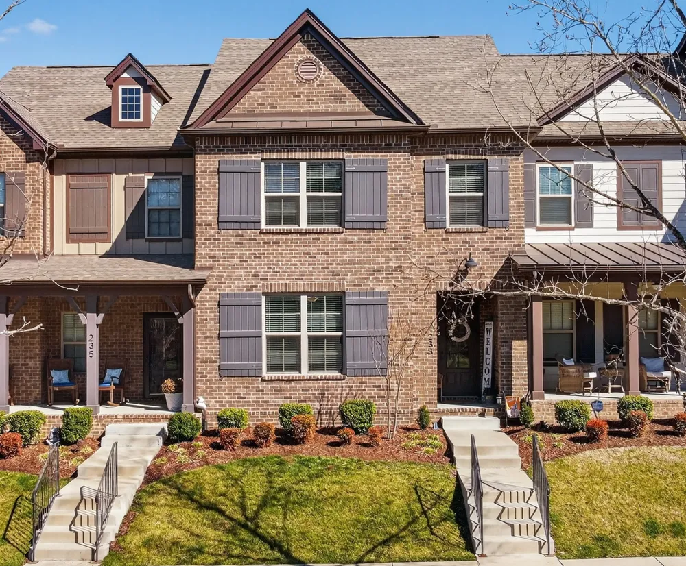 233 Claremont Ct Gallatin, TN 37066