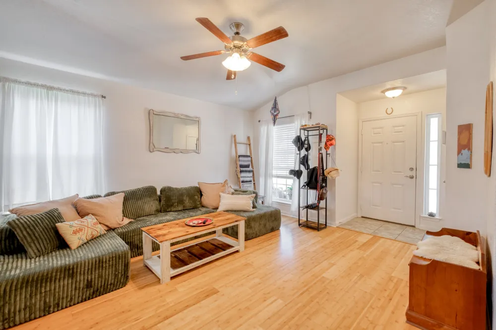 174 Falcon Drive Luling, TX 78648