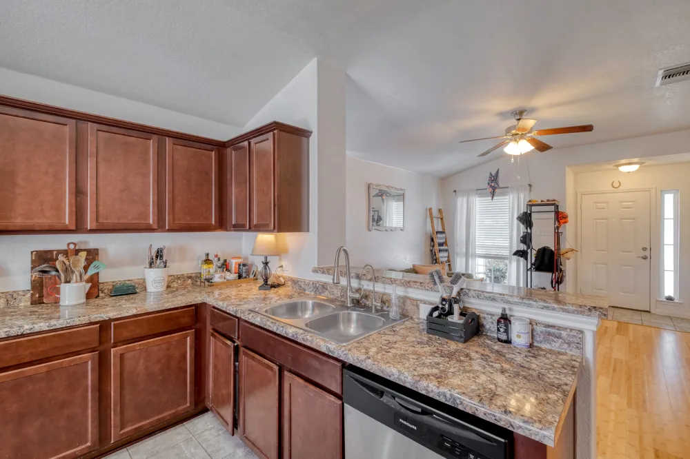 174 Falcon Drive Luling, TX 78648