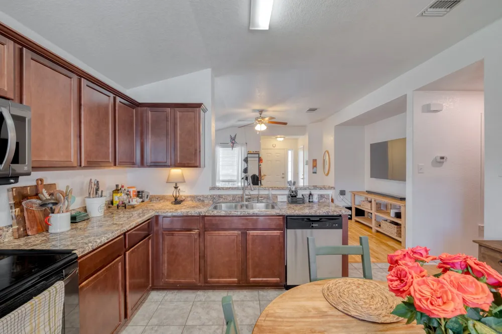 174 Falcon Drive Luling, TX 78648