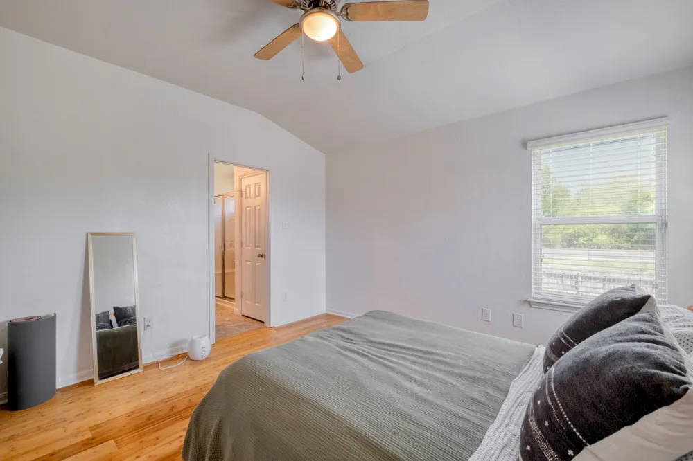 174 Falcon Drive Luling, TX 78648