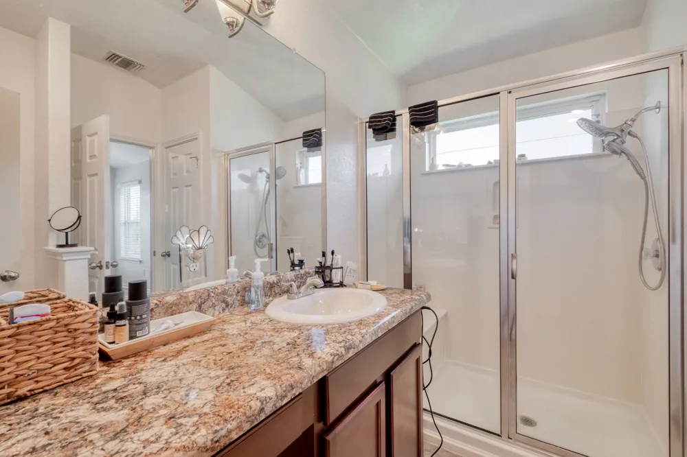 174 Falcon Drive Luling, TX 78648