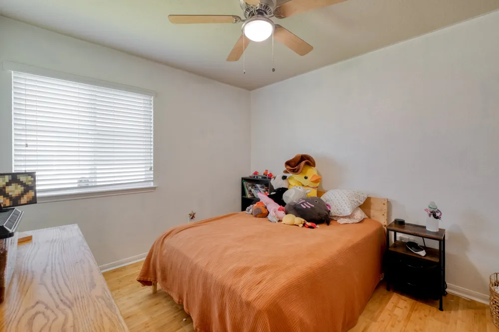 174 Falcon Drive Luling, TX 78648