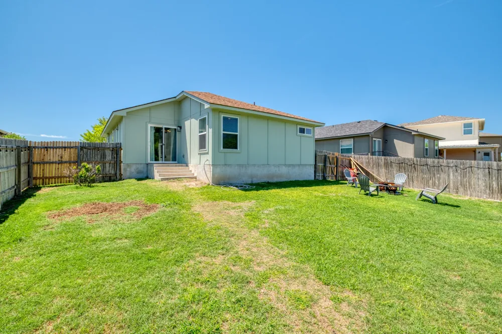 174 Falcon Drive Luling, TX 78648