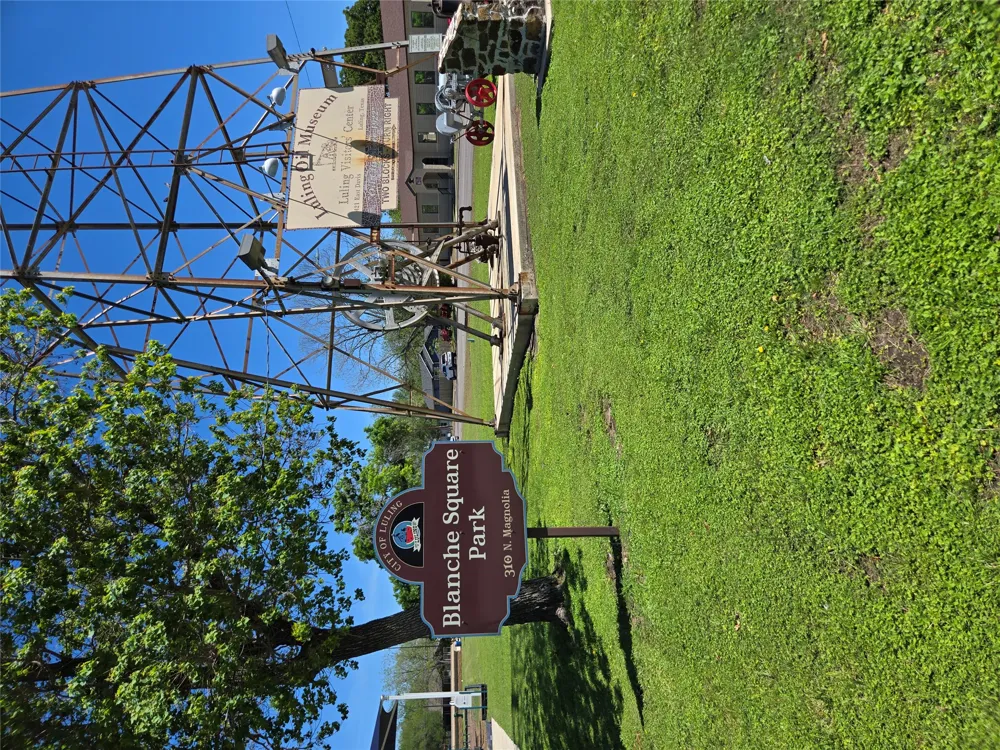 174 Falcon Drive Luling, TX 78648