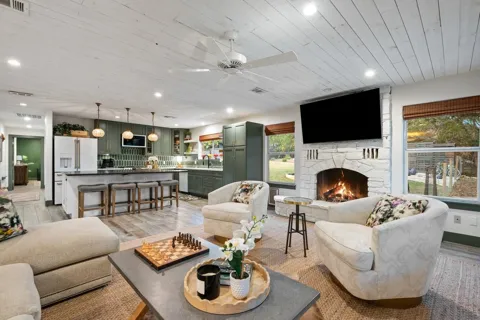 2800 River Road