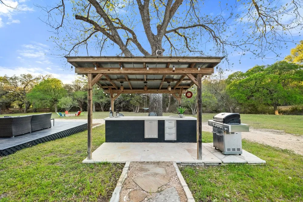 2800 River Road Wimberley, TX 78676