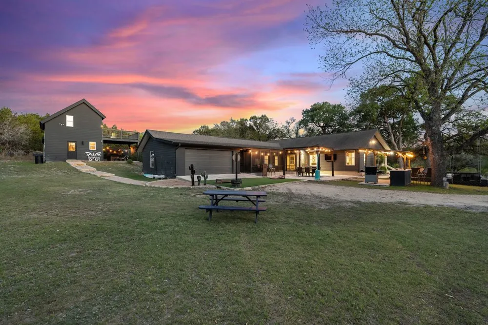 2800 River Road Wimberley, TX 78676