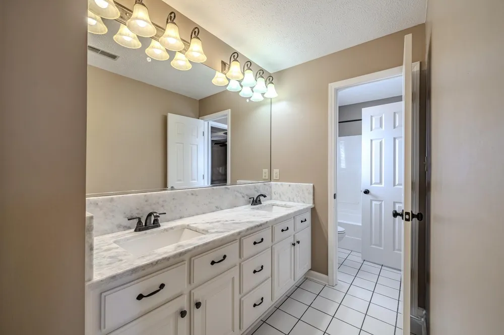 565 BOWEN DR Savannah, TN 38372