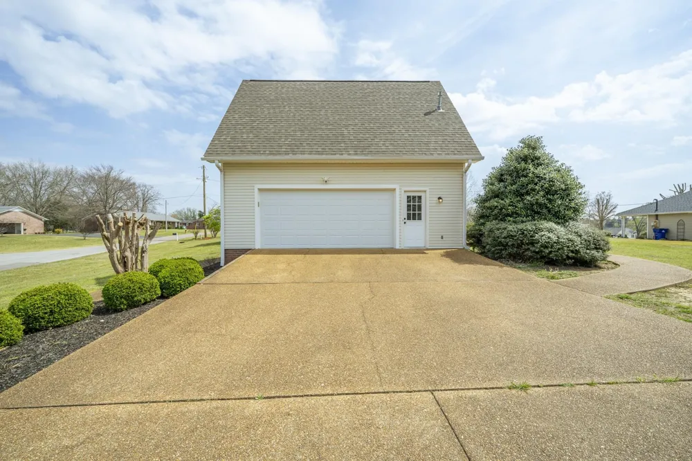 565 BOWEN DR Savannah, TN 38372