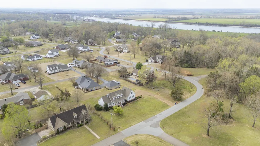 565 BOWEN DR Savannah, TN 38372