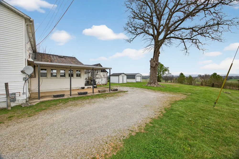 1298 S Bunker Hill Rd Sparta, TN 38583