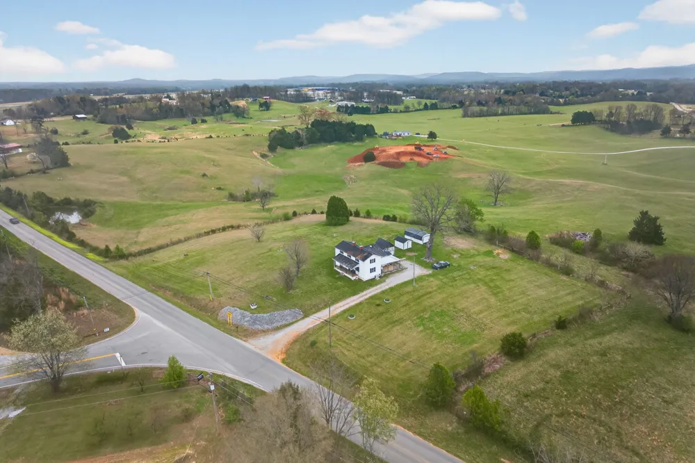 1298 S Bunker Hill Rd Sparta, TN 38583