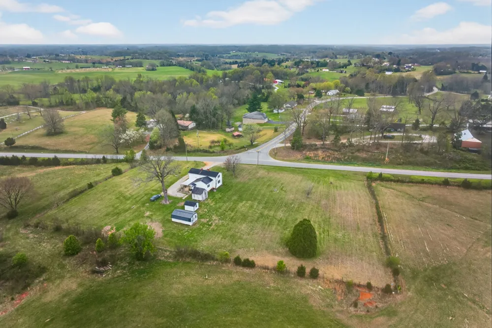 1298 S Bunker Hill Rd Sparta, TN 38583