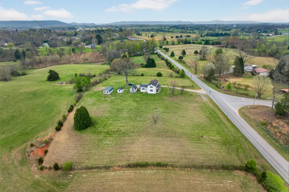 1298 S Bunker Hill Rd Sparta, TN 38583