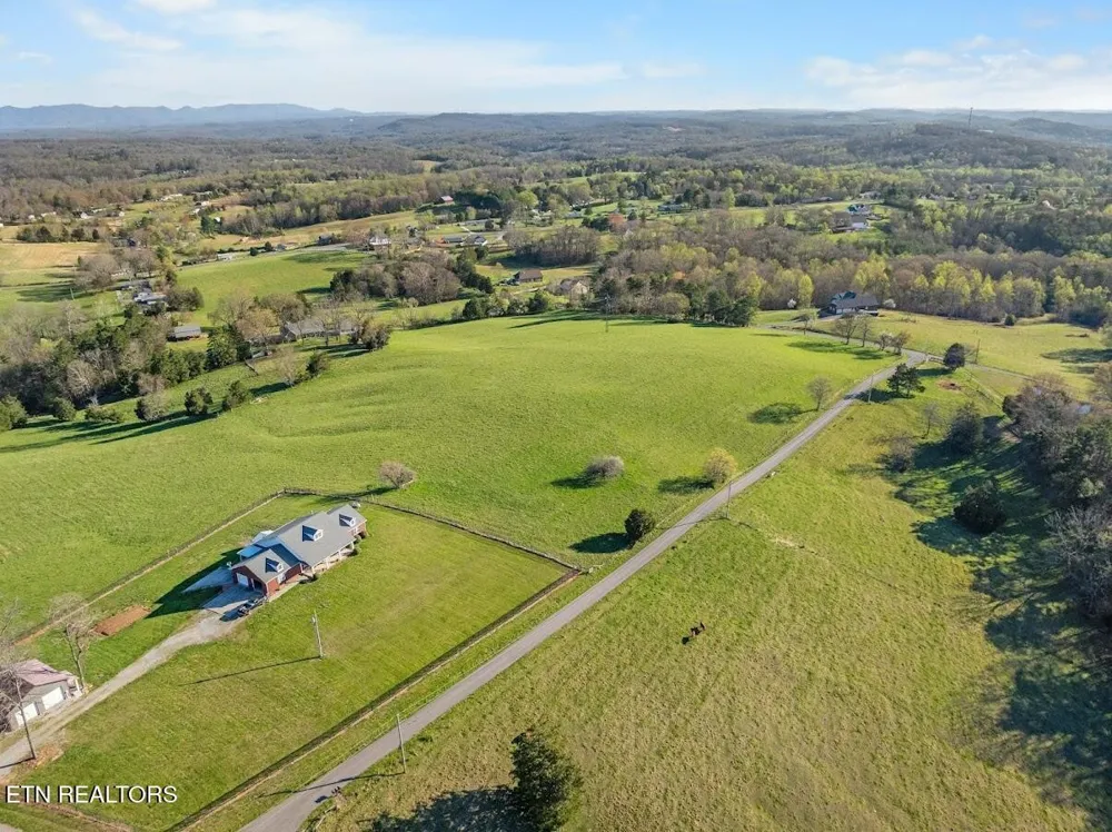 3 Dunsmore Rd Lenoir City, TN 37771