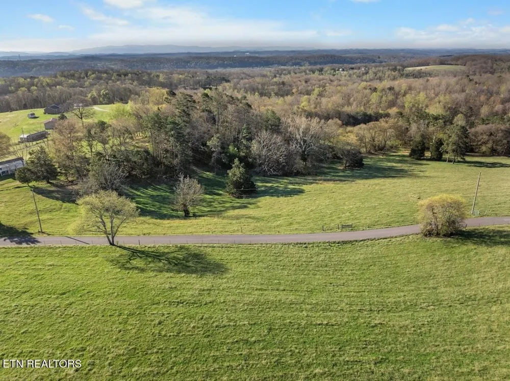 3 Dunsmore Rd Lenoir City, TN 37771