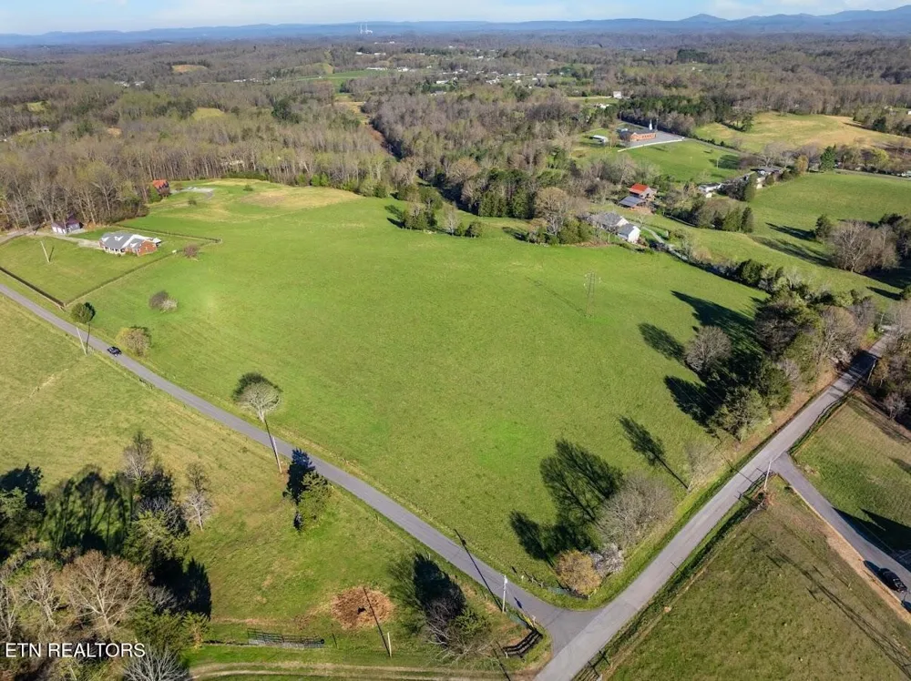 3 Dunsmore Rd Lenoir City, TN 37771