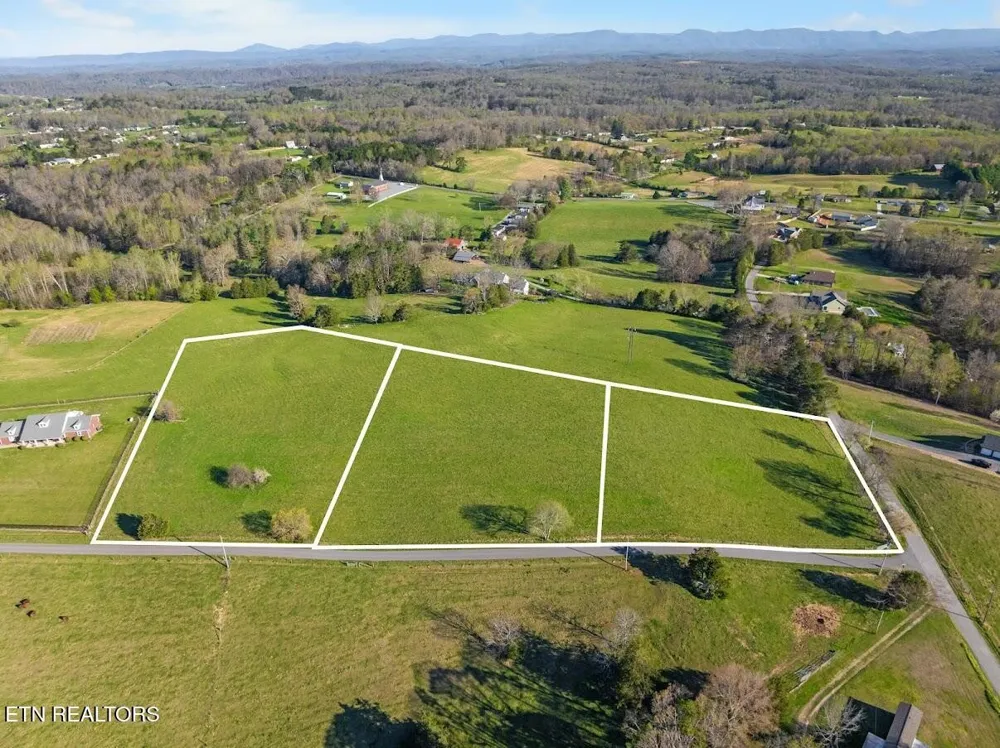 3 Dunsmore Rd Lenoir City, TN 37771