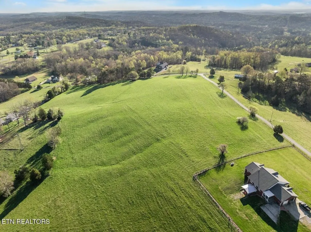 3 Dunsmore Rd Lenoir City, TN 37771