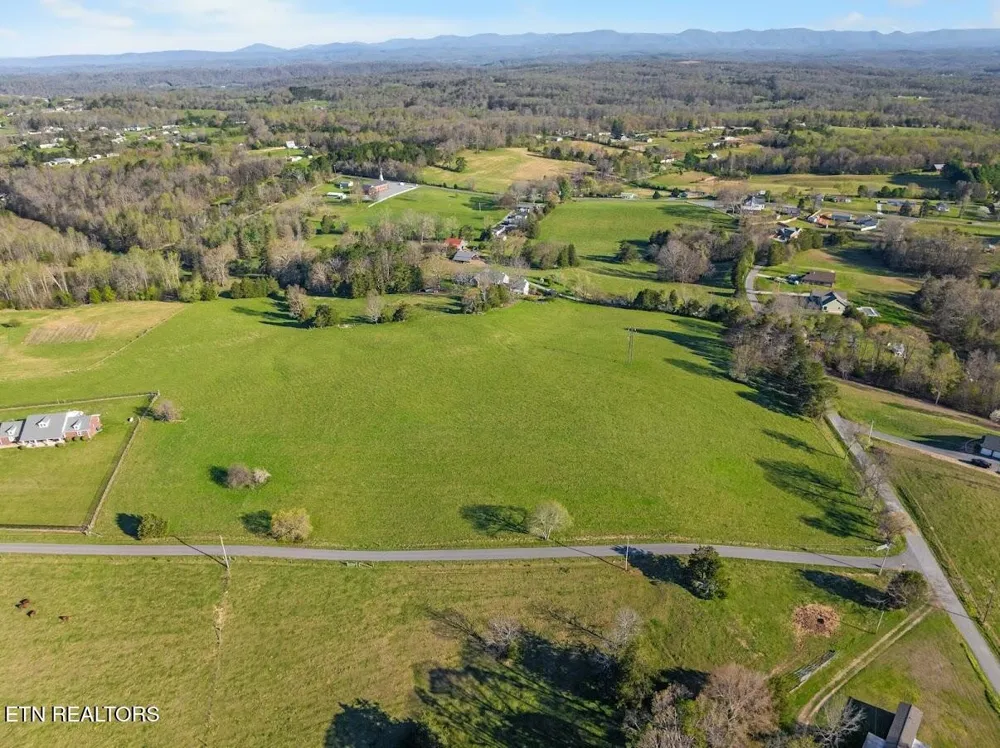 3 Dunsmore Rd Lenoir City, TN 37771